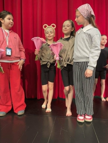 Teatr......................3