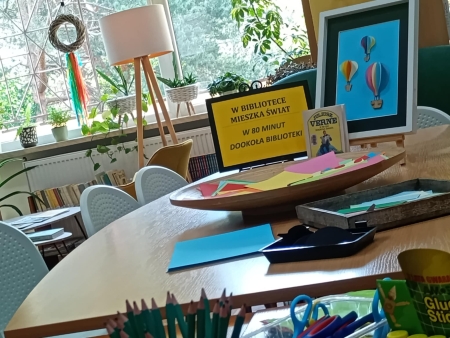 W 80 minut dookoła biblioteki