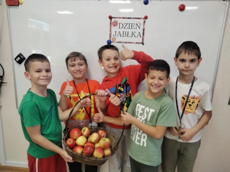 Świętujemy Dzień Jabłka w klasie 2c