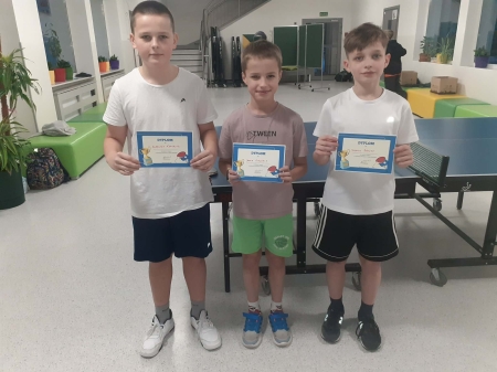 Szkolny Turniej Tenisa Stołowego kategorii młodszej.