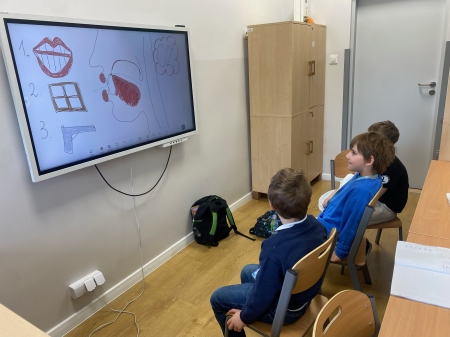  Aktywna tablica na zajęciach logopedycznych 