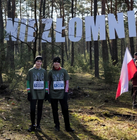 Podwójne zwycięstwo uczennic klasy 4b w XIV edycji Biegu „Tropem Wilczym”!