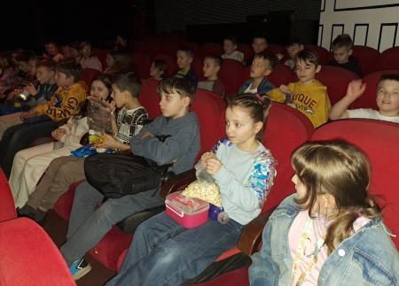 Klasy 2b i 2c w kinie Oaza