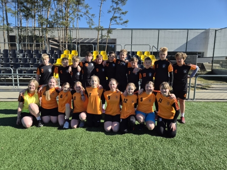 II miejsce w Międzyszkolnych zawodach w piłce nożnej dziewcząt i chłopców w kategorii klas 4–6