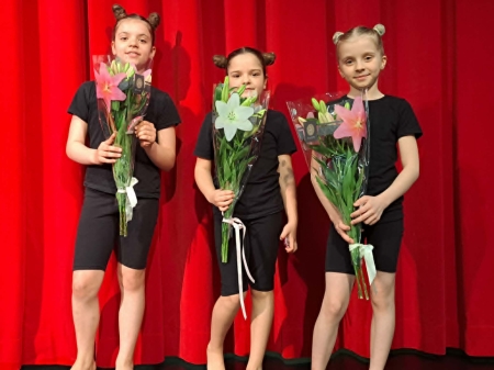 Klasy 2b, 3b i 4b na spektaklu „Dżungla”