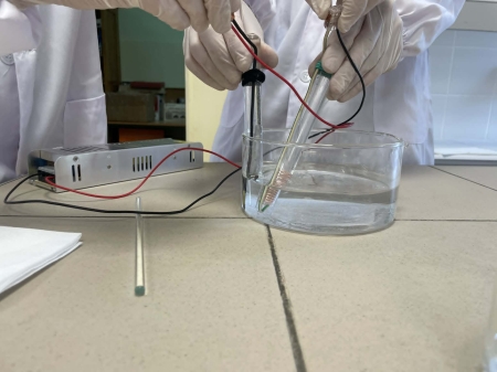  Chemiczne bąbelki, czyli elektroliza wody w klasie  7 C