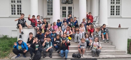 Wycieczka klas czwartych do Łucznicy.