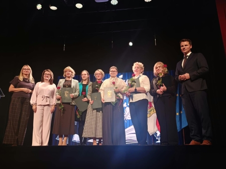 Wręczanie nagród Prezydenta Miasta Otwocka z okazji Dnia Edukacji Narodowej